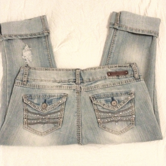 Almost Famous Crystal Pocket DISTRESS High Rise LIGHT BLUE Capris Sz 7 Sun Fade - Picture 11 of 16